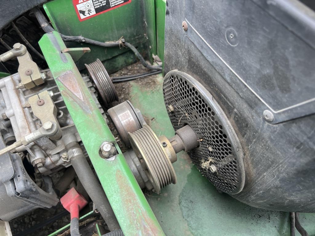 John Deere Z-trak 757 Ride On Mower