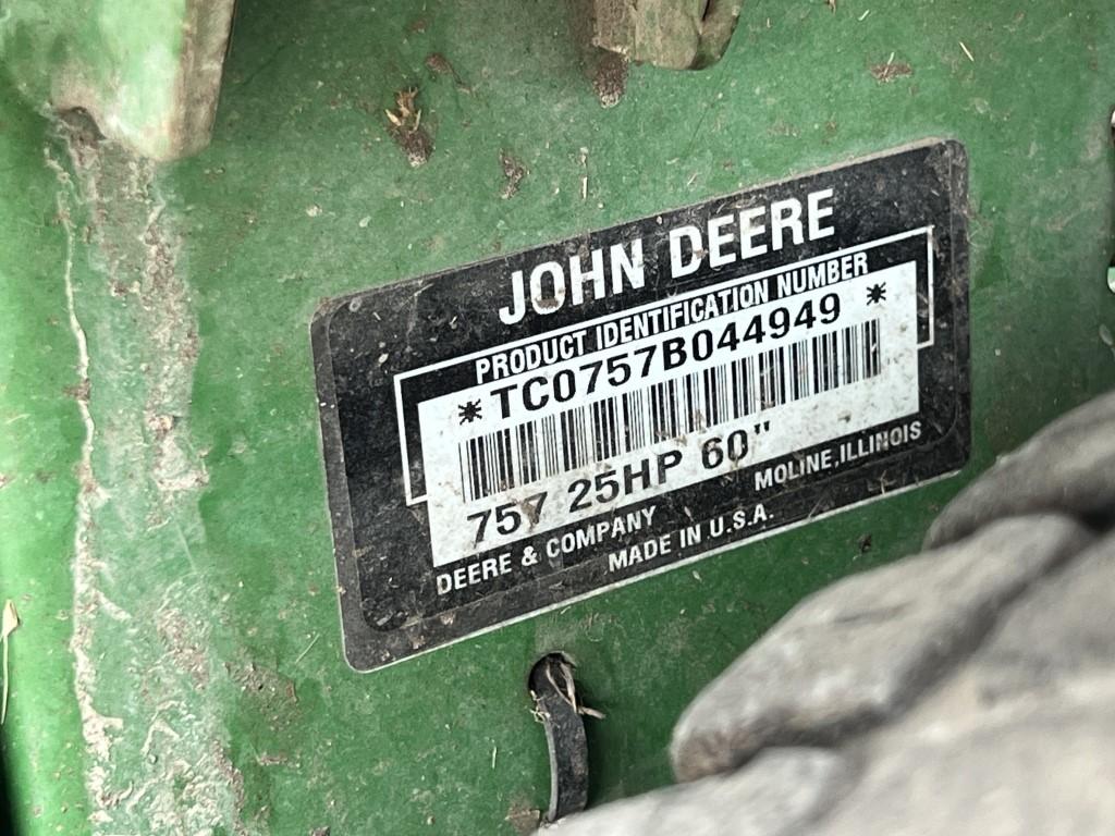 John Deere Z-trak 757 Ride On Mower