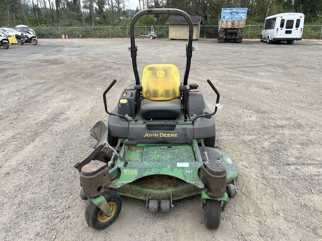 John Deere Z-trak 757 Ride On Mower