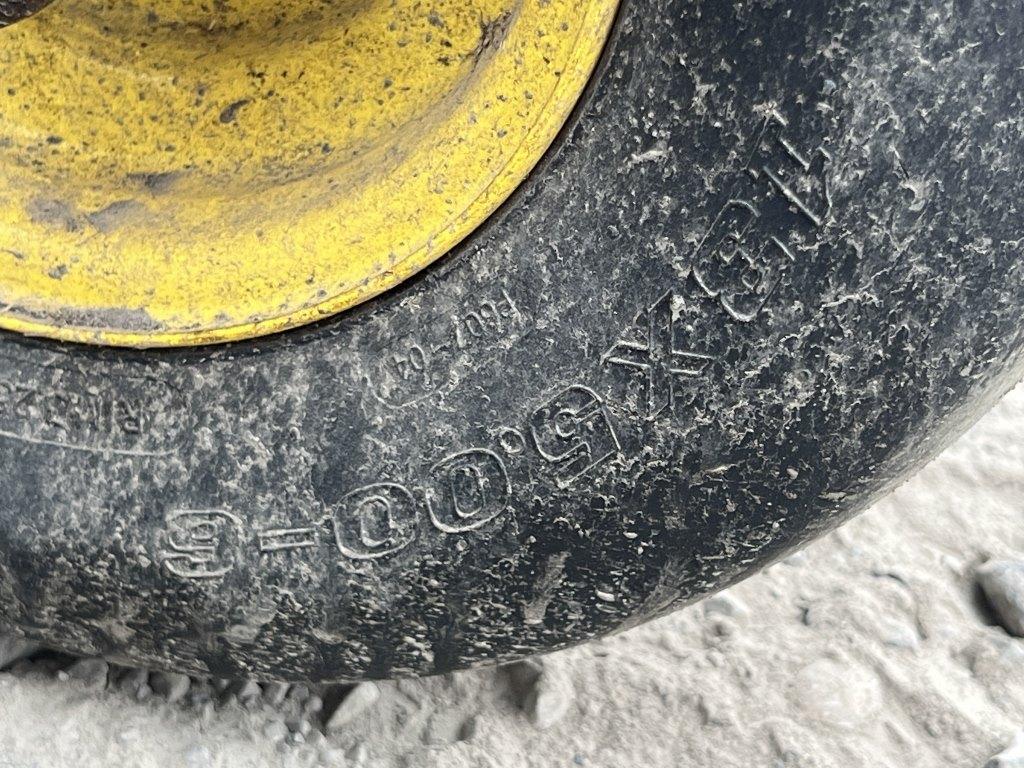 John Deere Z-trak 757 Ride On Mower