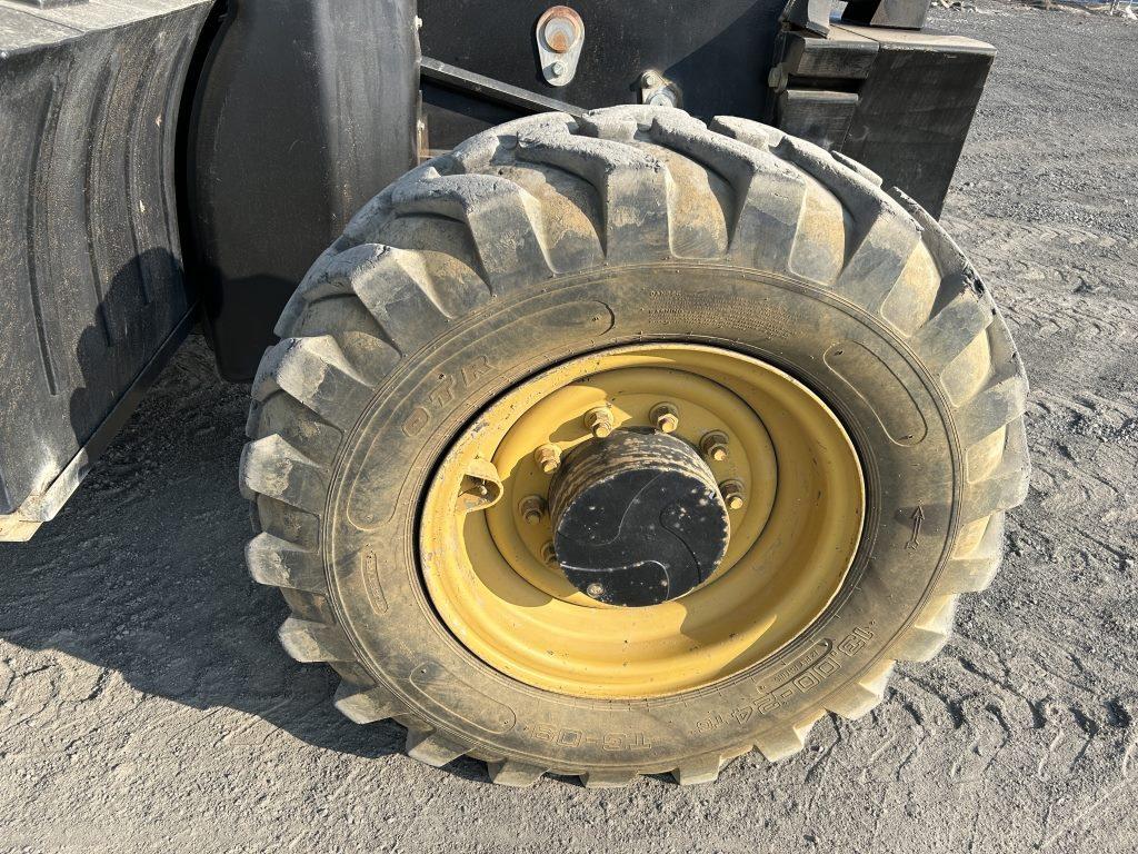 2007 Caterpillar TL943 Telescopic Forklift