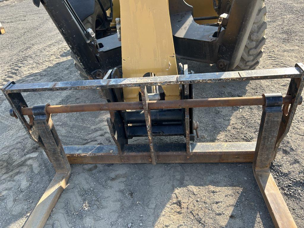 2007 Caterpillar TL943 Telescopic Forklift