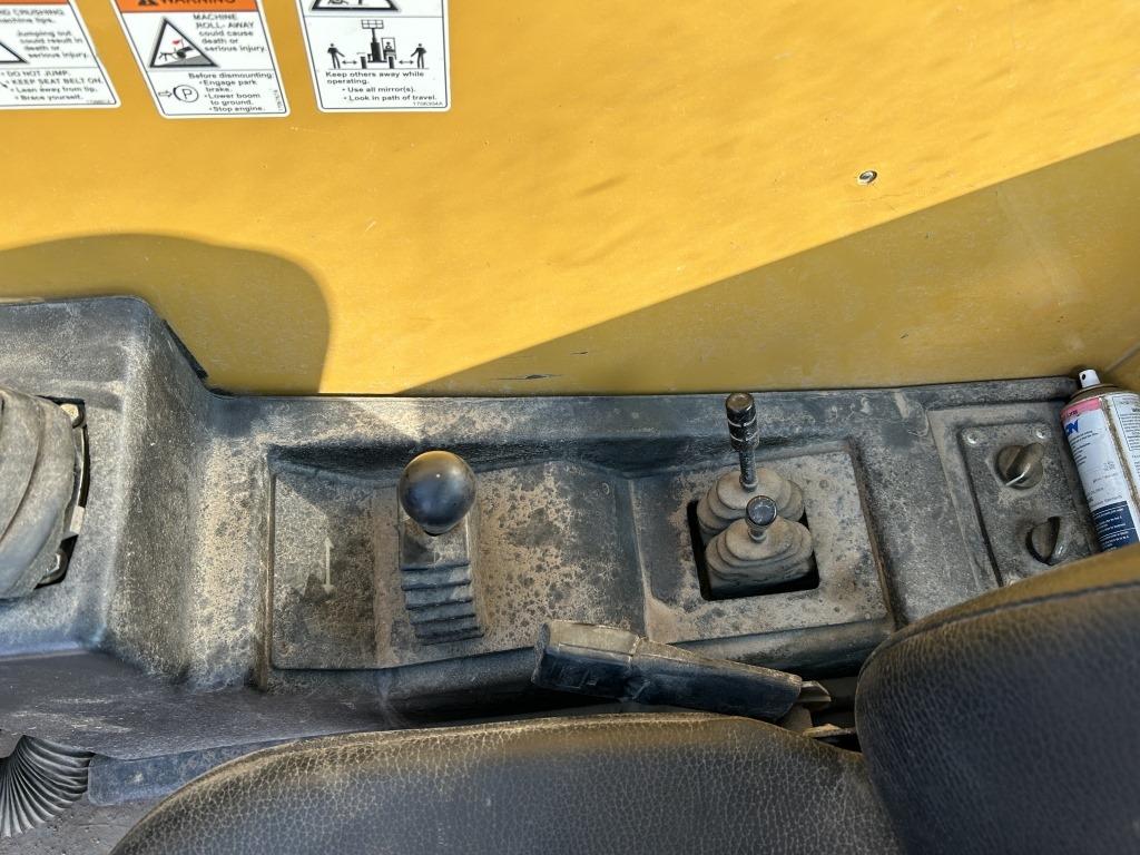 2007 Caterpillar TL943 Telescopic Forklift