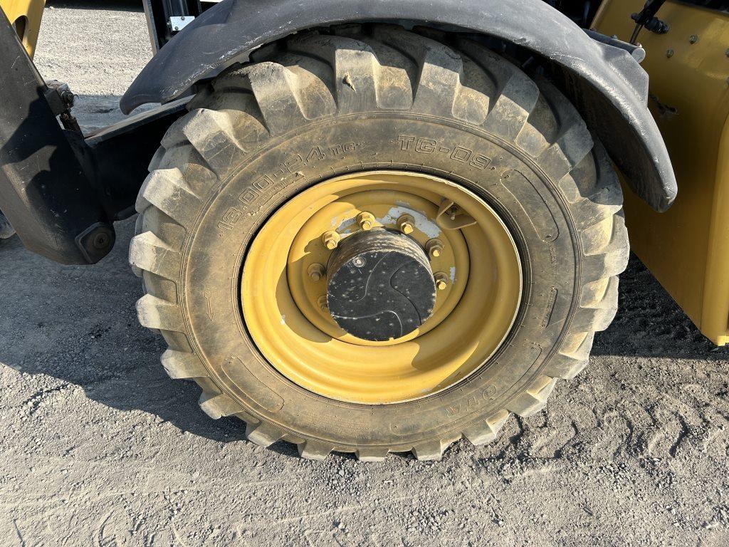 2007 Caterpillar TL943 Telescopic Forklift