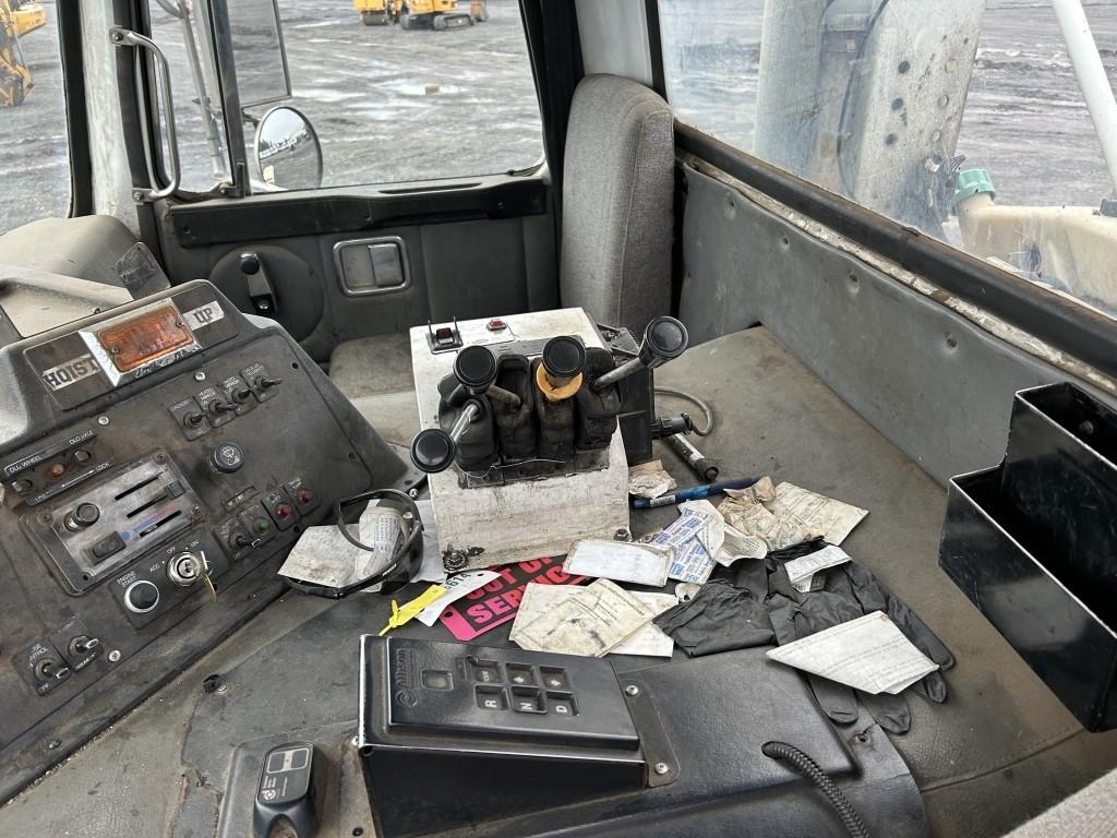 2003 Autocar Xpeditor Roll Off Truck