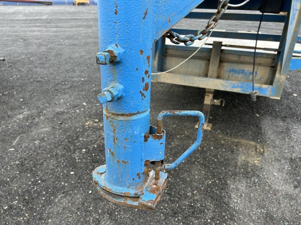 2000 Pro-Trak Gooseneck Flatbed Trailer