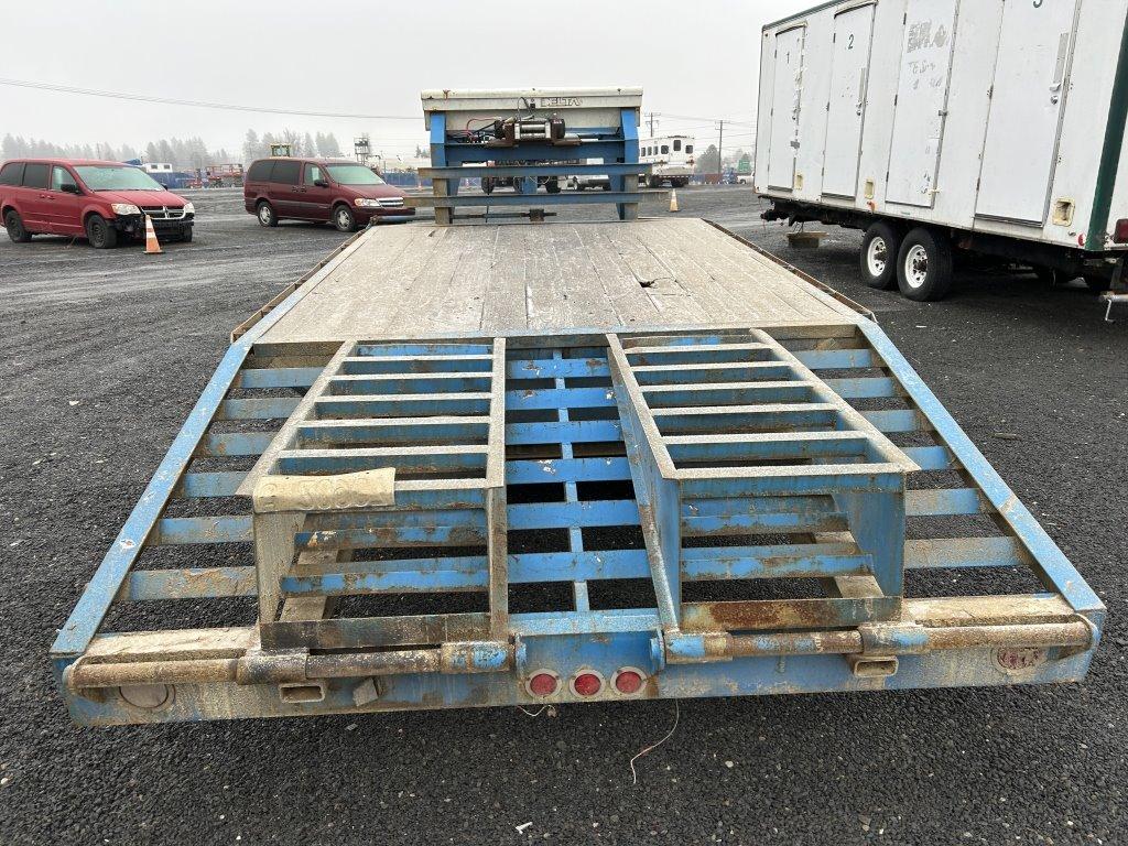 2000 Pro-Trak Gooseneck Flatbed Trailer