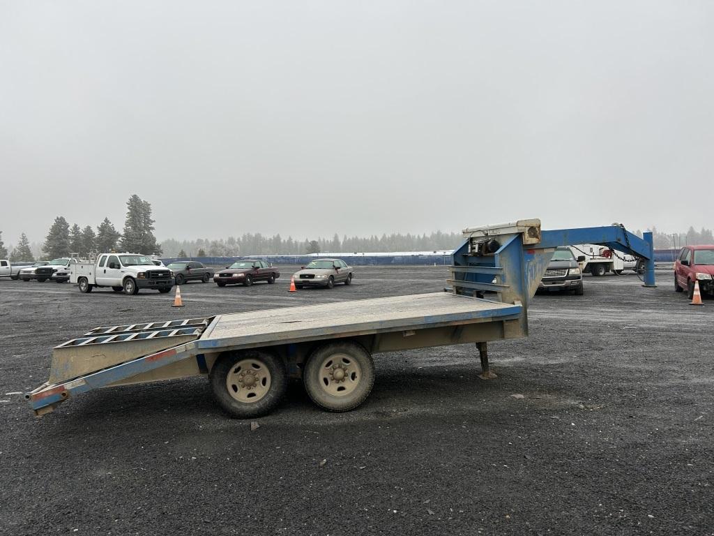 2000 Pro-Trak Gooseneck Flatbed Trailer