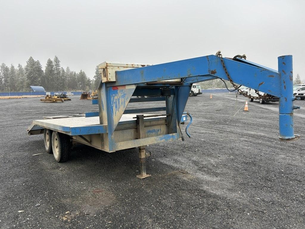 2000 Pro-Trak Gooseneck Flatbed Trailer