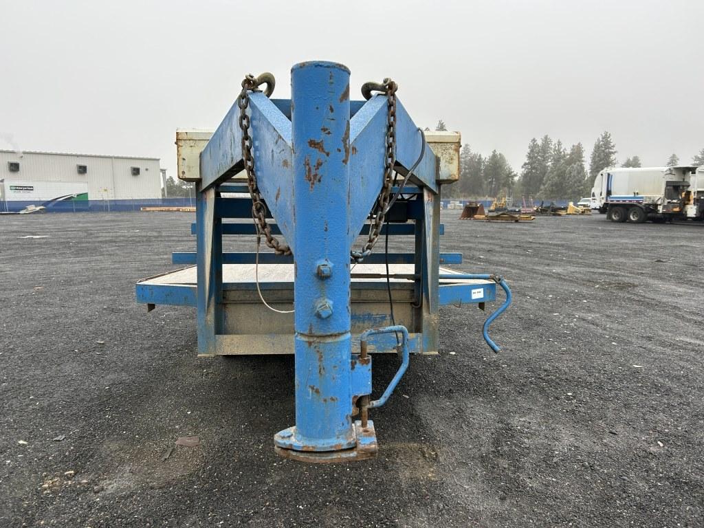 2000 Pro-Trak Gooseneck Flatbed Trailer