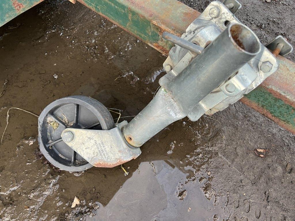Turfco Metermatic III F12D Pull Behind Top Dresser