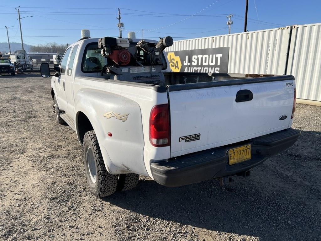 2001 Ford F350 SD Extended Cab 4X4 Dually Pickup
