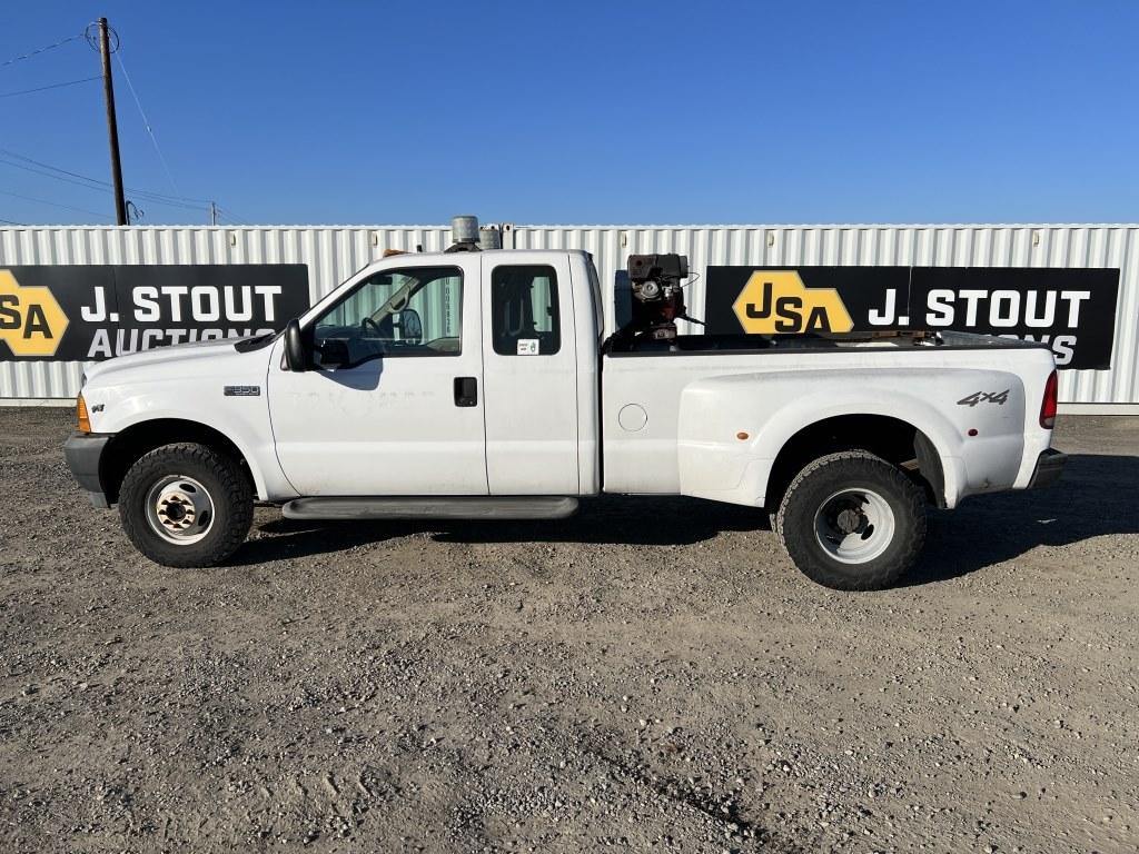 2001 Ford F350 SD Extended Cab 4X4 Dually Pickup