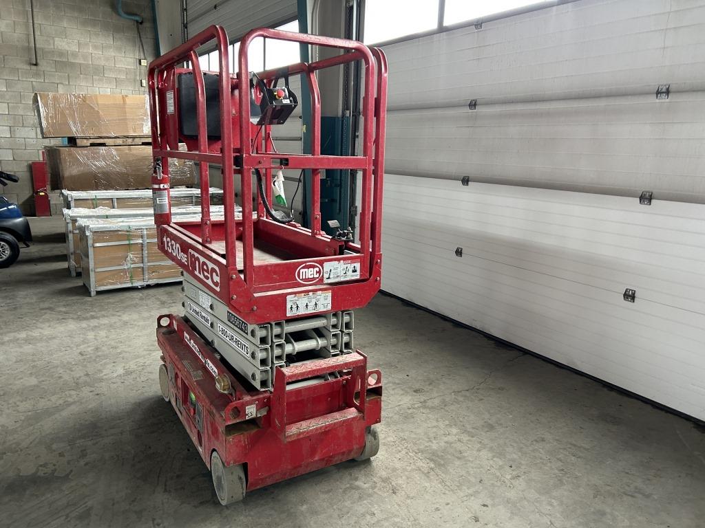 2017 MEC 1330SE Scissor Lift
