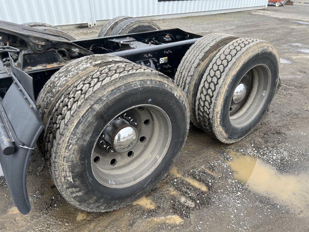 2020 Peterbilt 579 Tri-Axle Truck Tractor