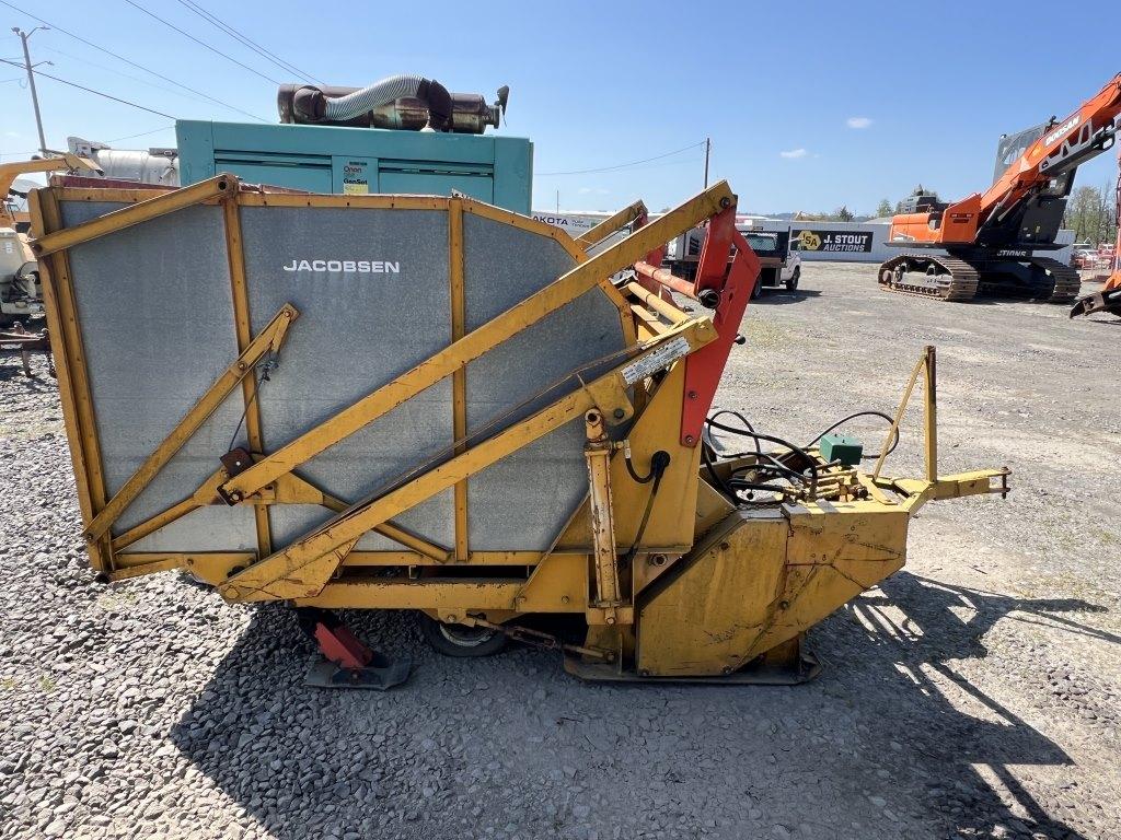 Jacobsen E45 Sweeper