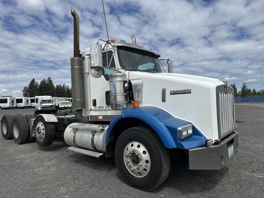 2007 Kenworth T800 Tri-Axle Truck Tractor