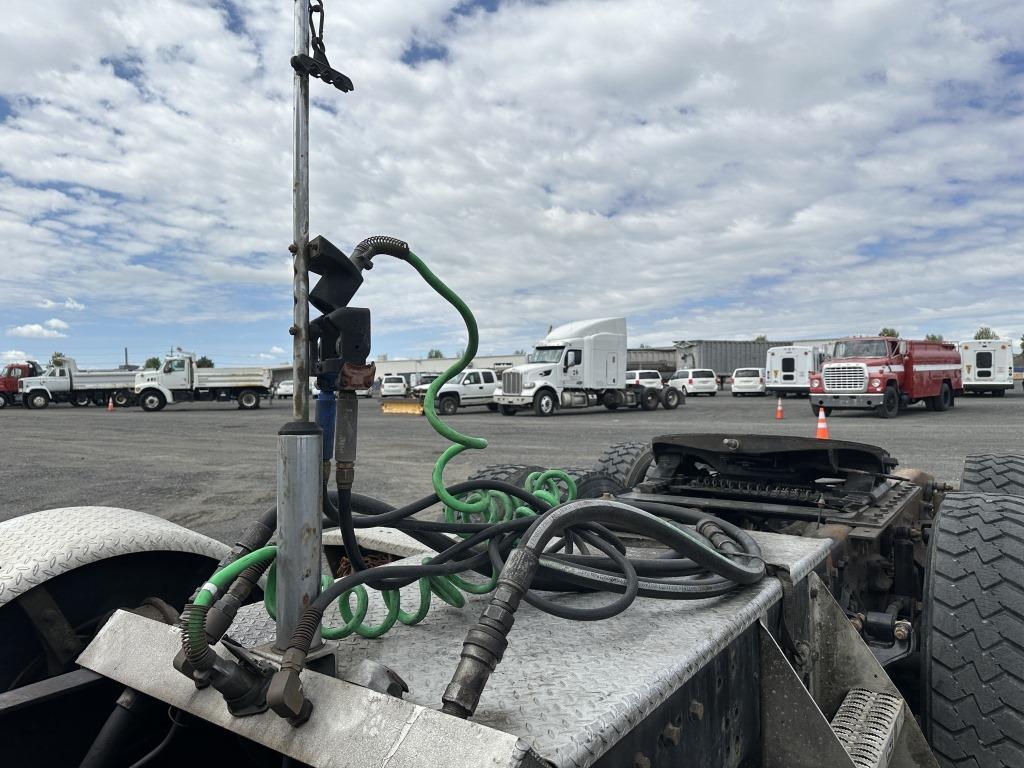 2007 Kenworth T800 Tri-Axle Truck Tractor