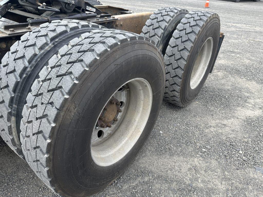 2007 Kenworth T800 Tri-Axle Truck Tractor
