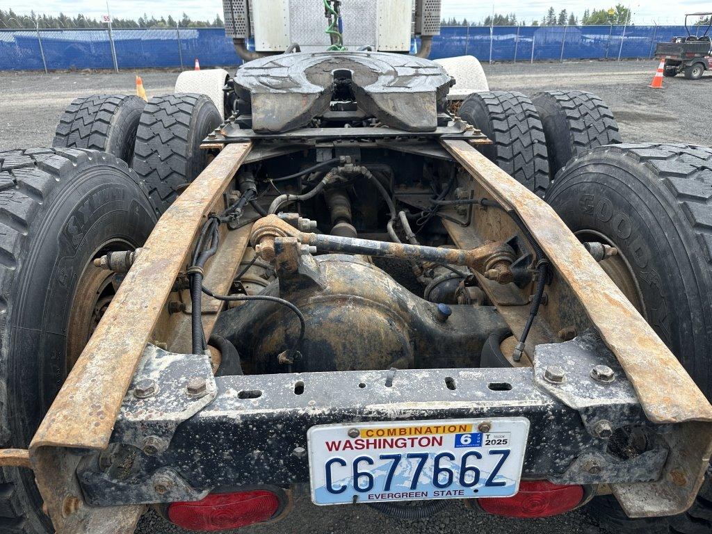 2007 Kenworth T800 Tri-Axle Truck Tractor