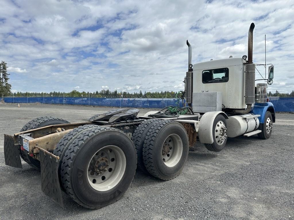 2007 Kenworth T800 Tri-Axle Truck Tractor