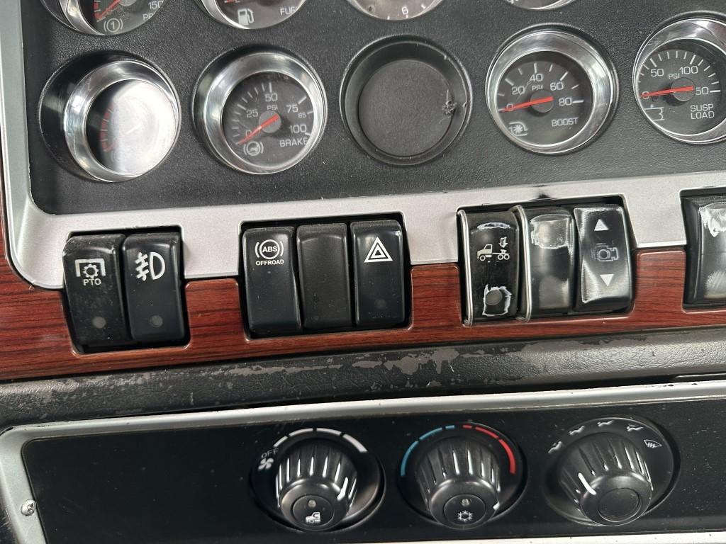 2007 Kenworth T800 Tri-Axle Truck Tractor