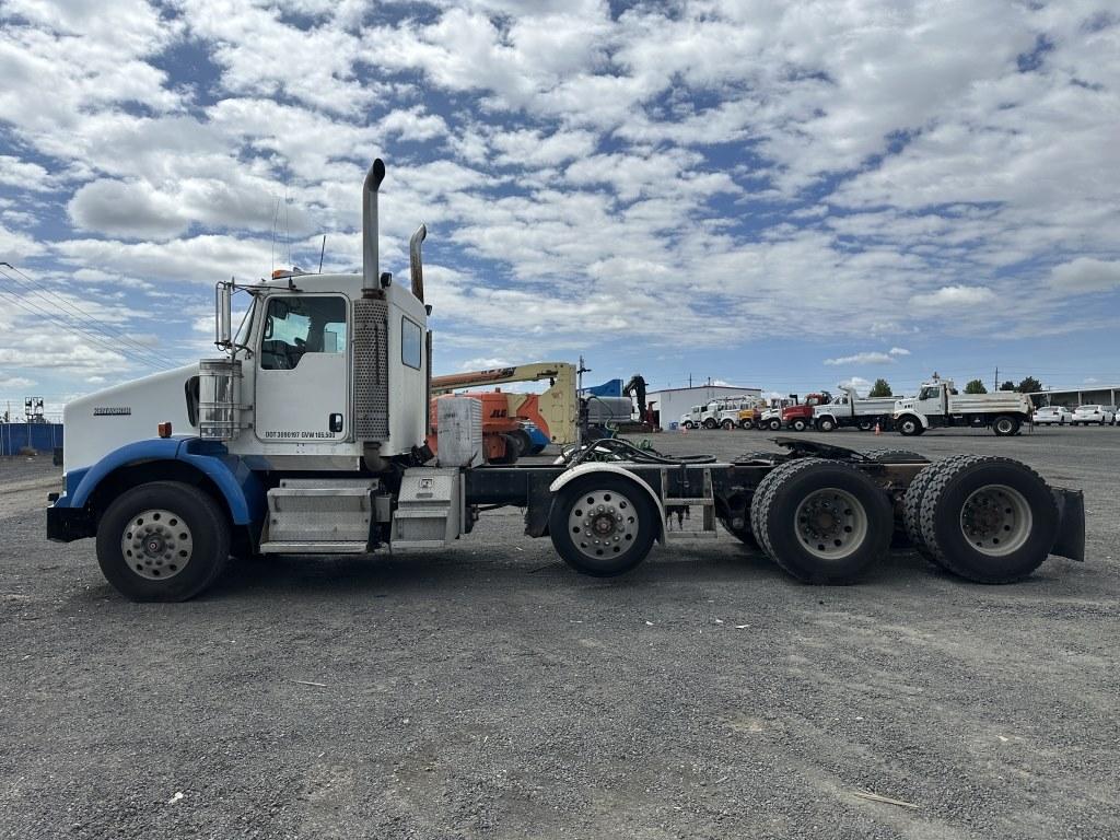 2007 Kenworth T800 Tri-Axle Truck Tractor