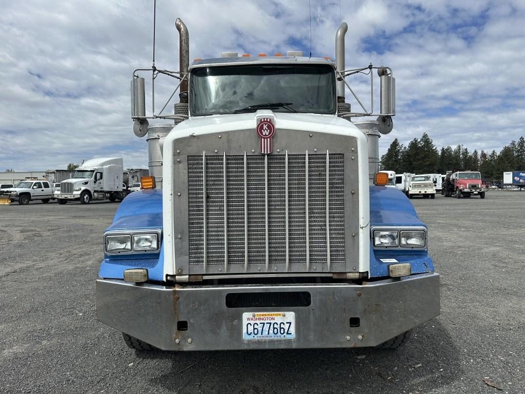 2007 Kenworth T800 Tri-Axle Truck Tractor