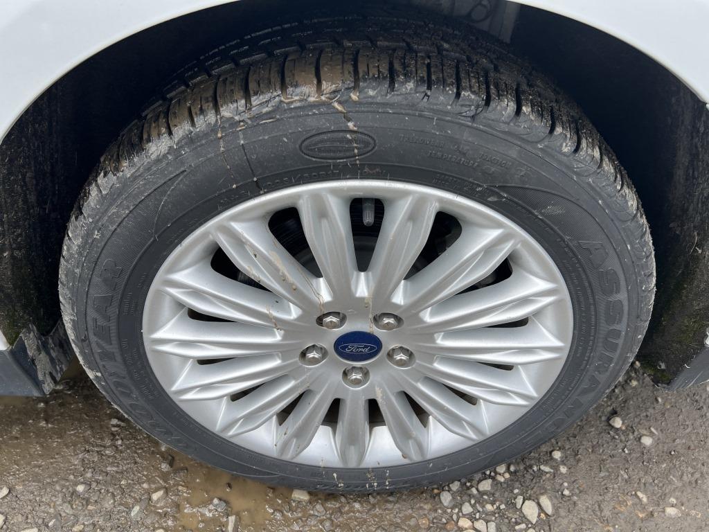 2014 Ford Fusion Hybrid Sedan