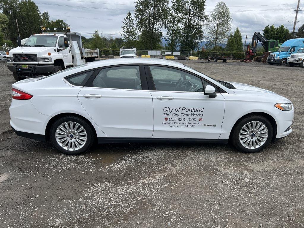 2014 Ford Fusion Hybrid Sedan