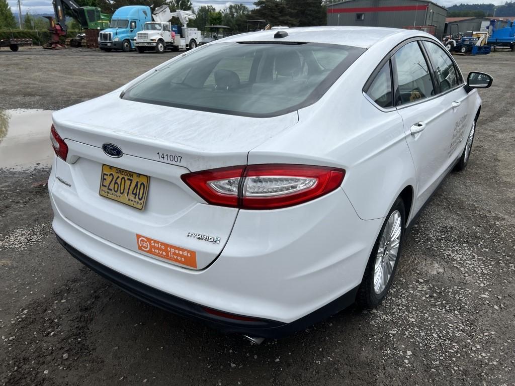 2014 Ford Fusion Hybrid Sedan