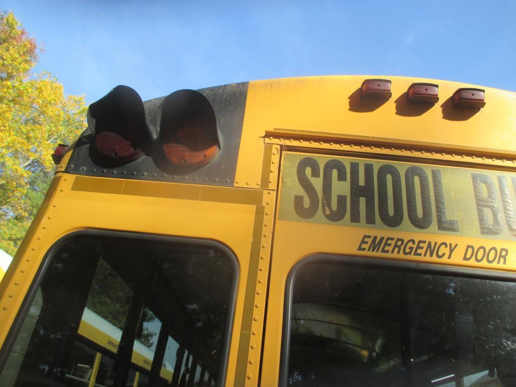 1997 Thomas Built School Bus, International T444