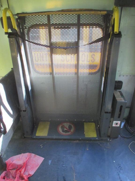 1997 Thomas Built School Bus, International T444