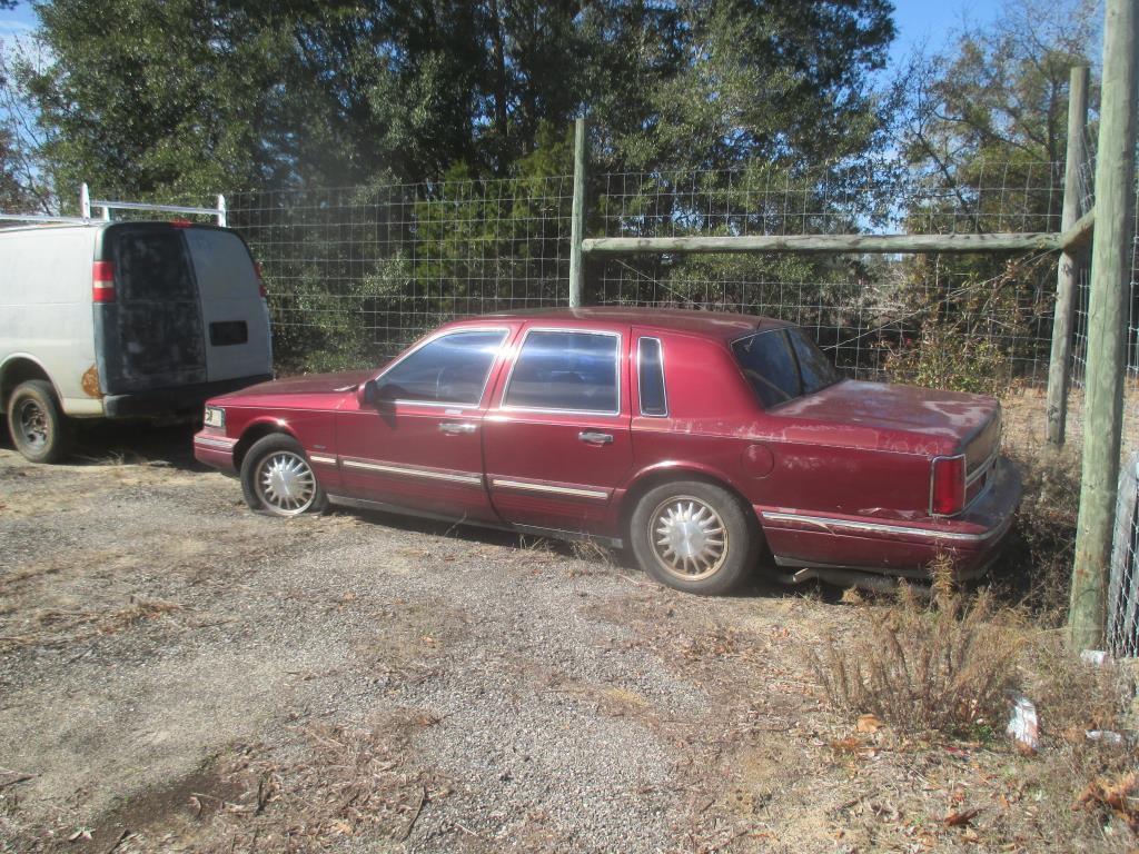 1996 Lincoln Town Car Signature