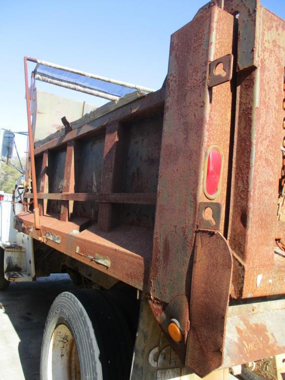 1994 Ford L8000 Dump Truck.