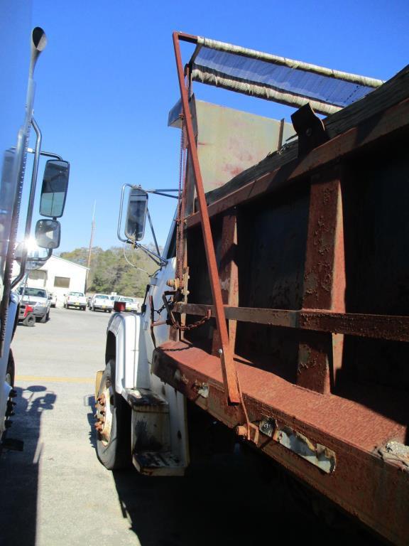 1994 Ford L8000 Dump Truck.