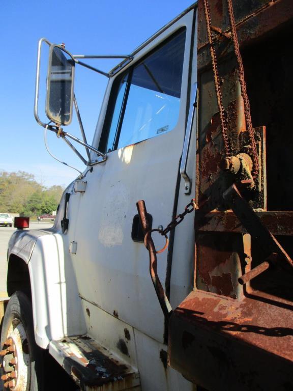 1994 Ford L8000 Dump Truck.