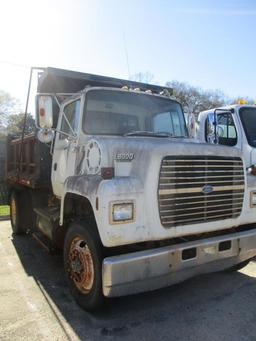 1994 Ford L8000 Dump Truck.
