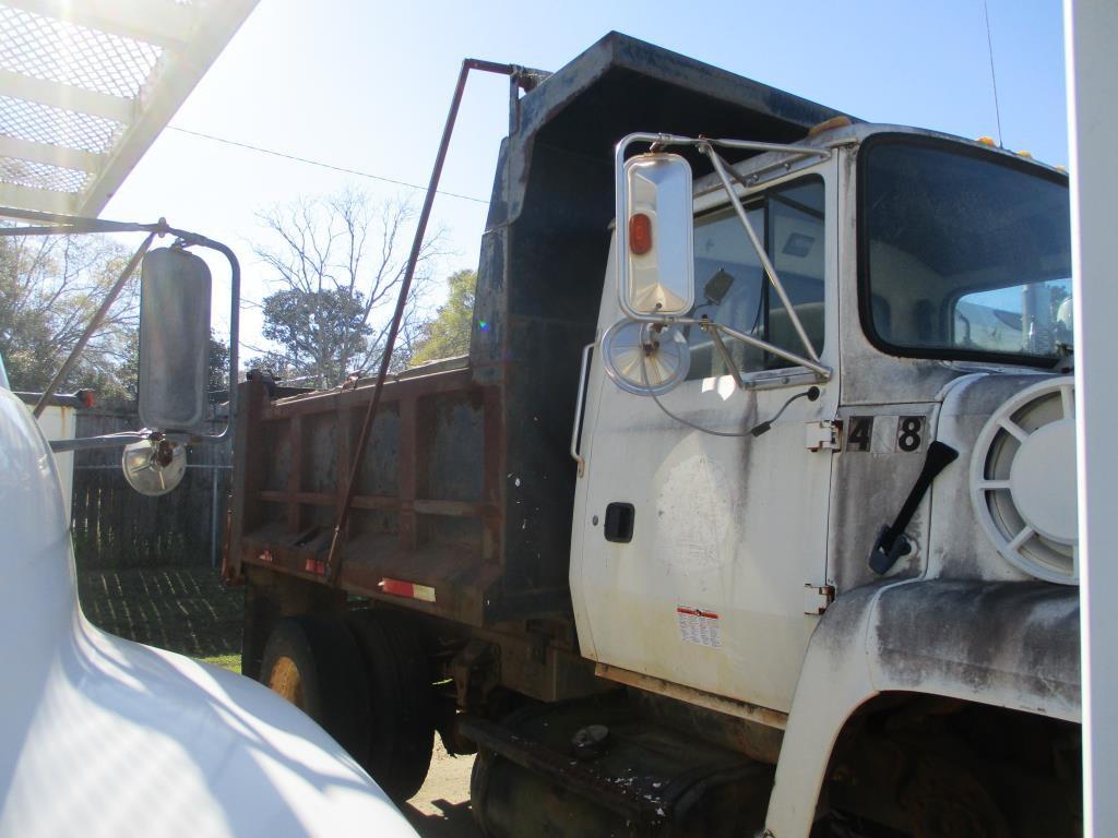 1994 Ford L8000 Dump Truck.