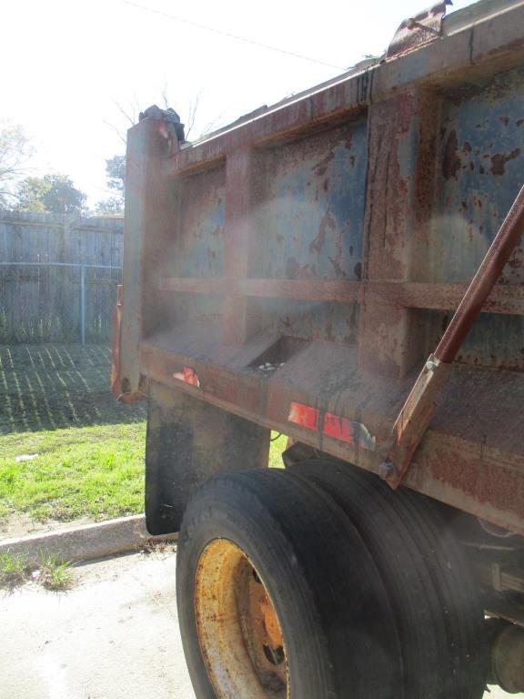 1994 Ford L8000 Dump Truck.