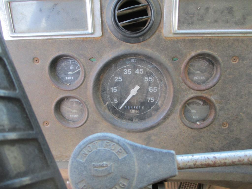 1994 Ford L8000 Dump Truck.