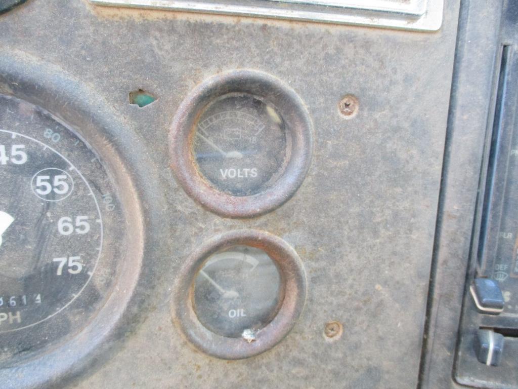 1994 Ford L8000 Dump Truck.