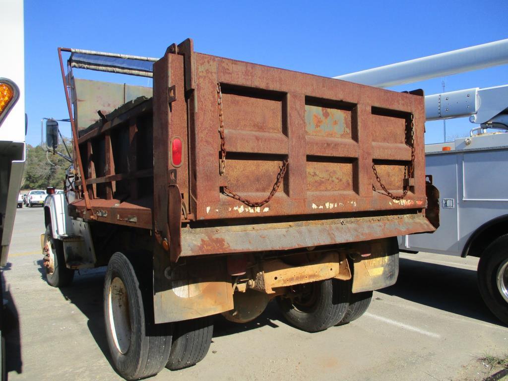 1994 Ford L8000 Dump Truck.