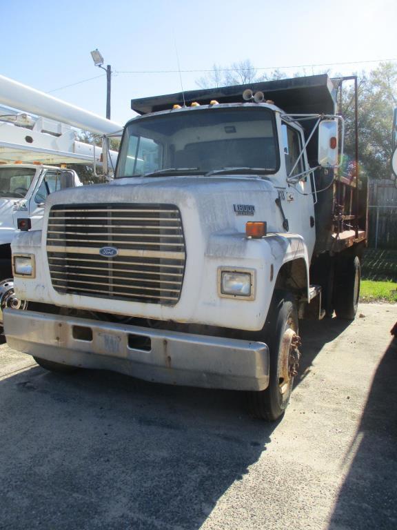 1994 Ford L8000 Dump Truck.