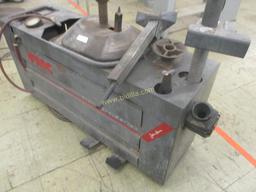 FMC 7600 Tire Changer