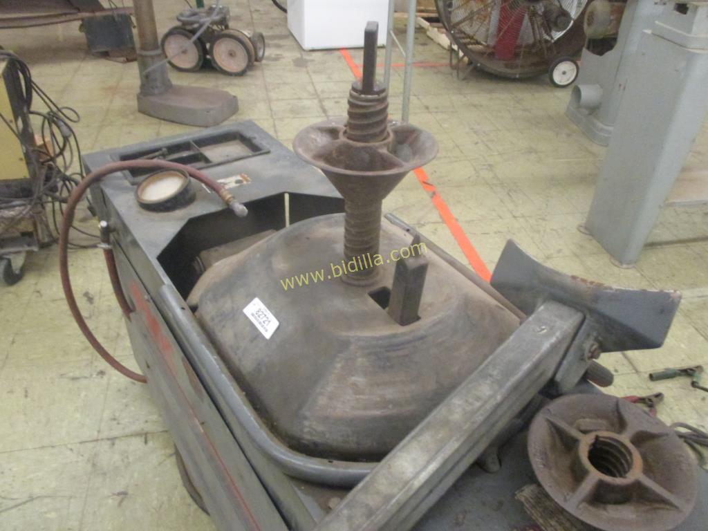 FMC 7600 Tire Changer