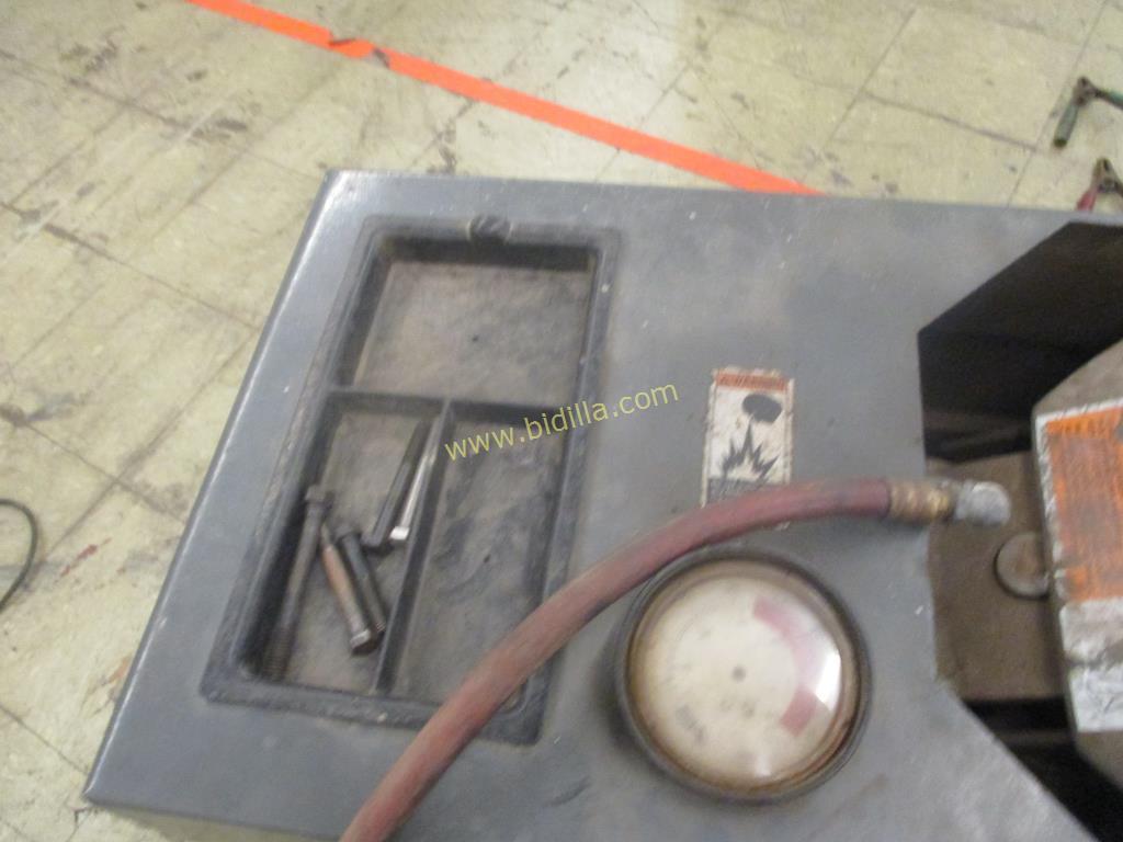 FMC 7600 Tire Changer