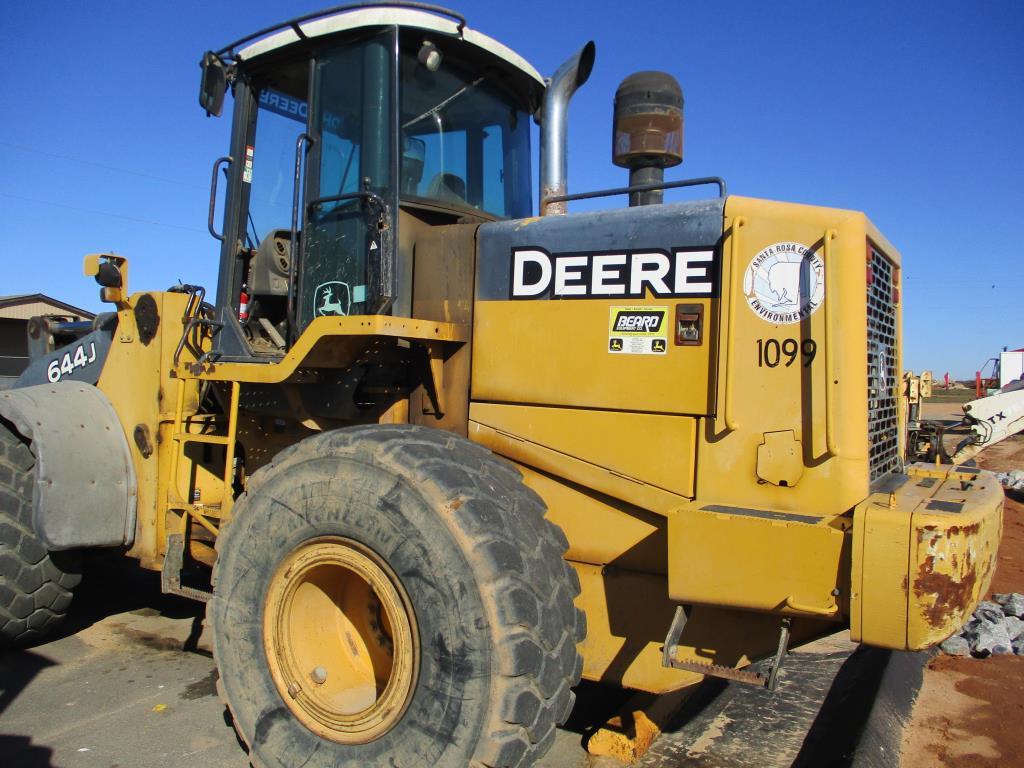John Deere 644J Wheel Loader.