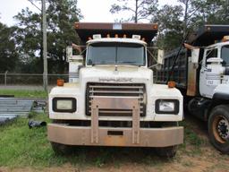 2001 Mack RD688S Dump Truck.