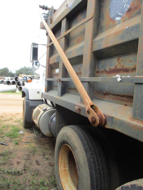 2001 Mack RD688S Dump Truck.